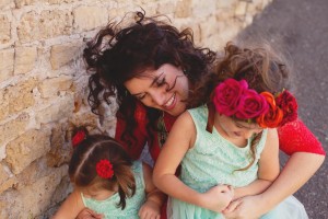 pretty-mother-daughter-giggles-family-photos